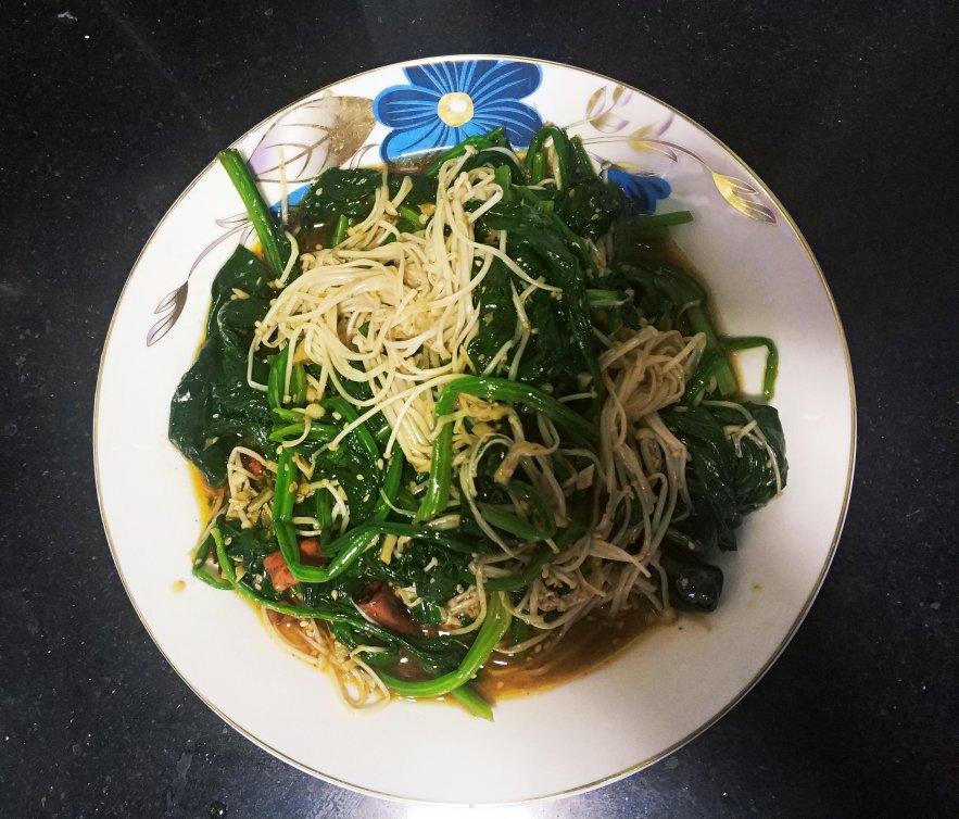 解馋减脂餐！酸辣开胃又下饭的菠菜拌金针菇
