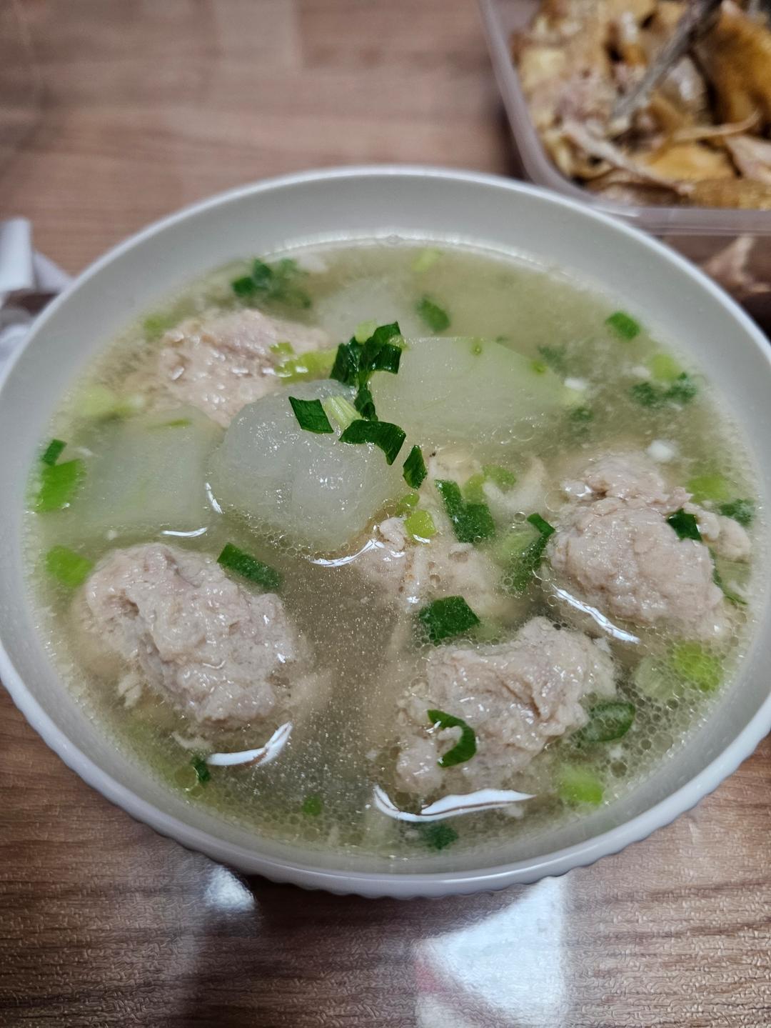 巨鲜美的冬瓜丸子汤