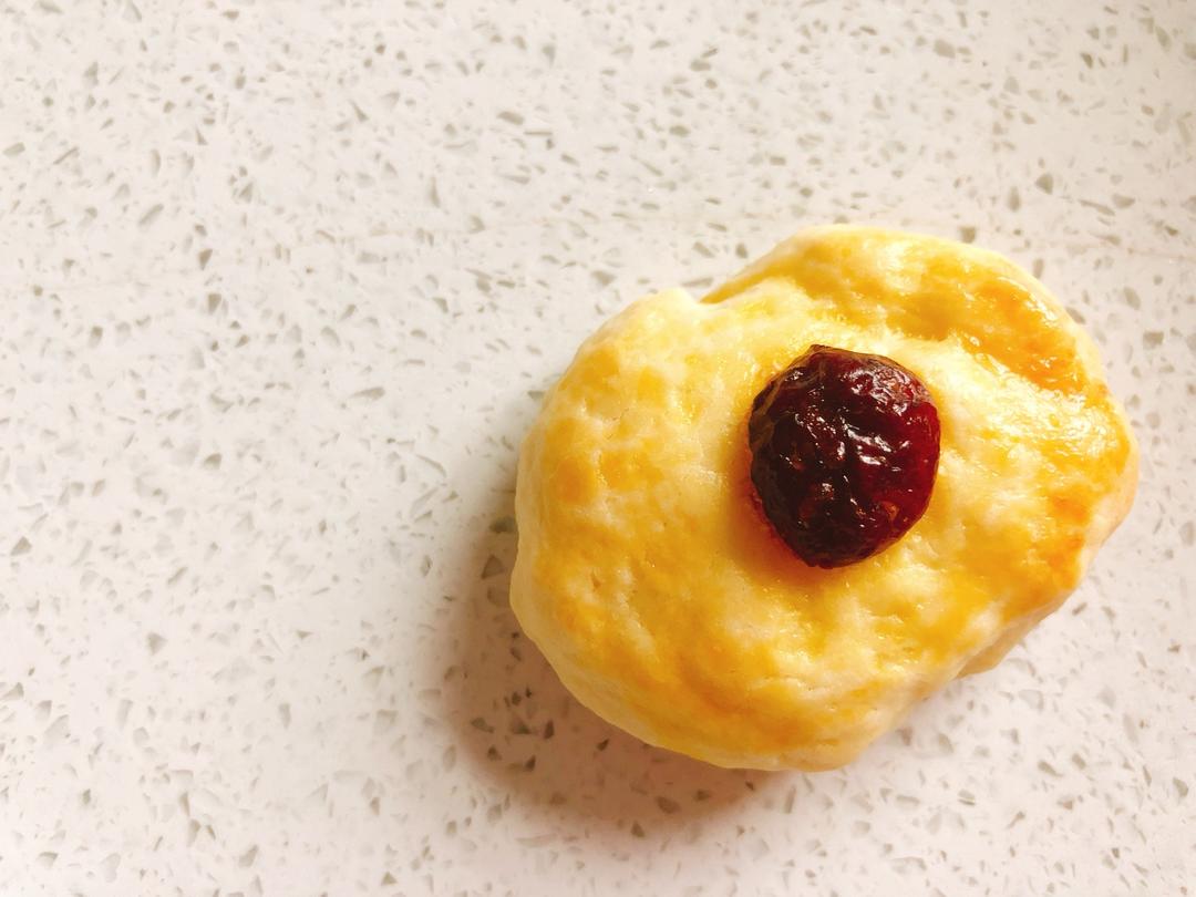 【视频】3分钟 奶油司康Scone(可能是世界上最快手的司康) 消耗淡奶油～