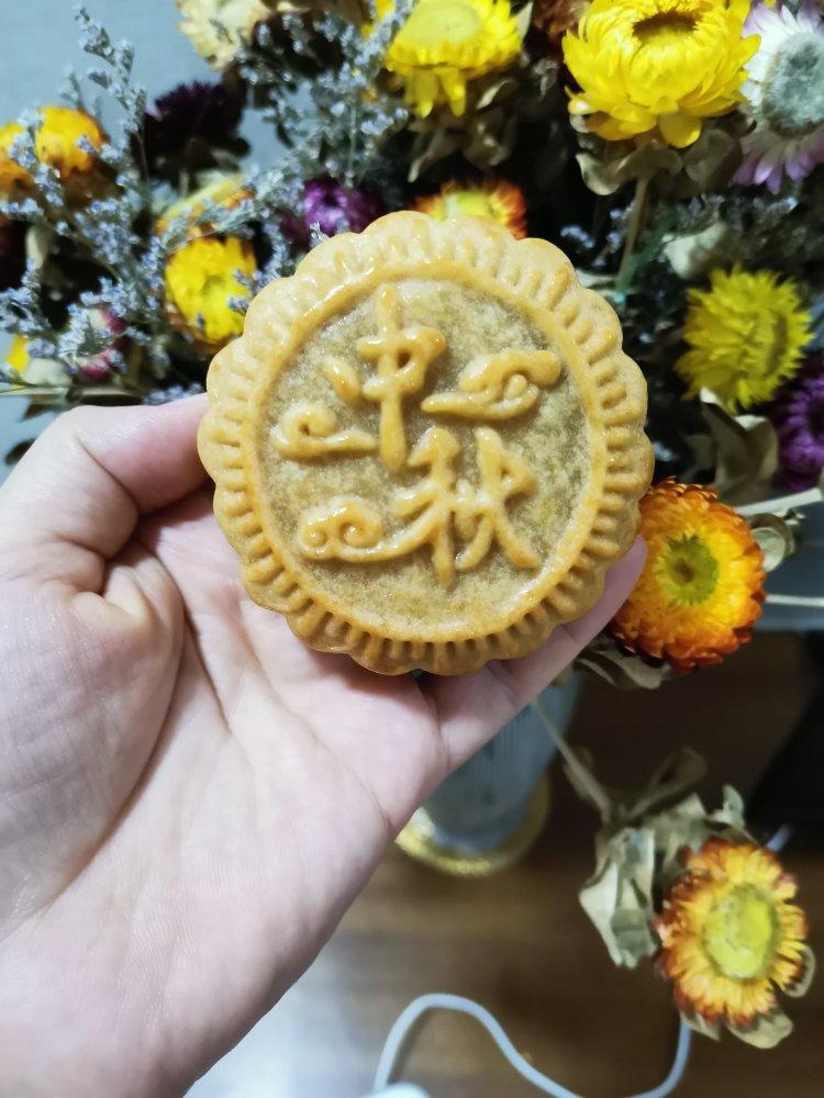 广式月饼—蛋黄莲蓉月饼