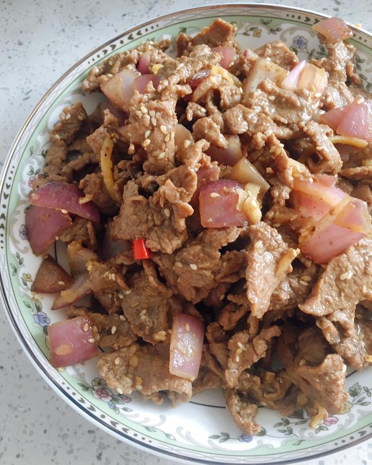 孜然洋葱炒牛肉粒