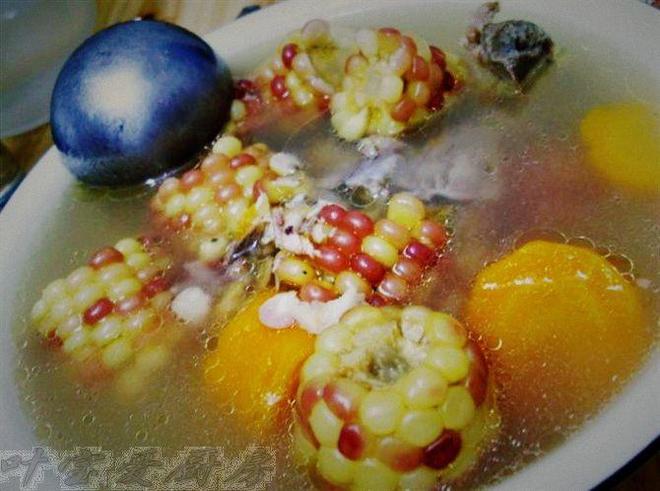 玉米红萝卜猪骨汤的做法