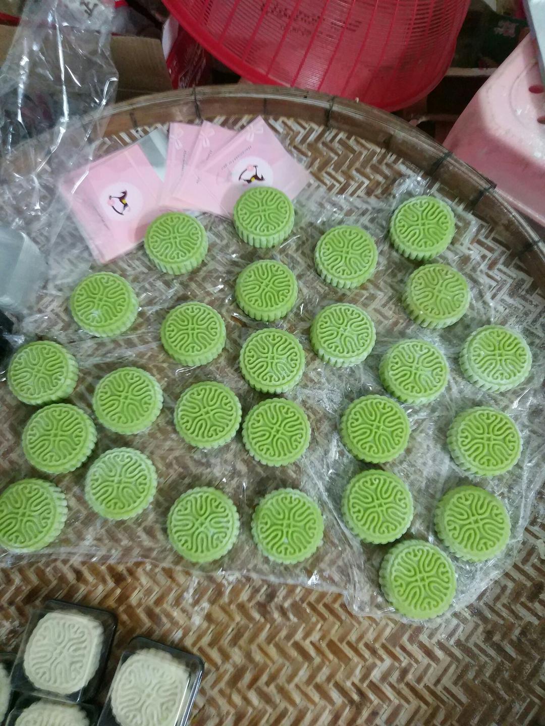 绝世好方！不开裂不粘手港式冰皮月饼（附奶黄馅做法）