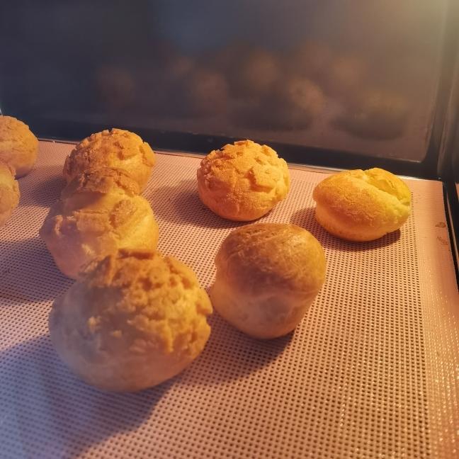 泡芙及通用酥皮的做法