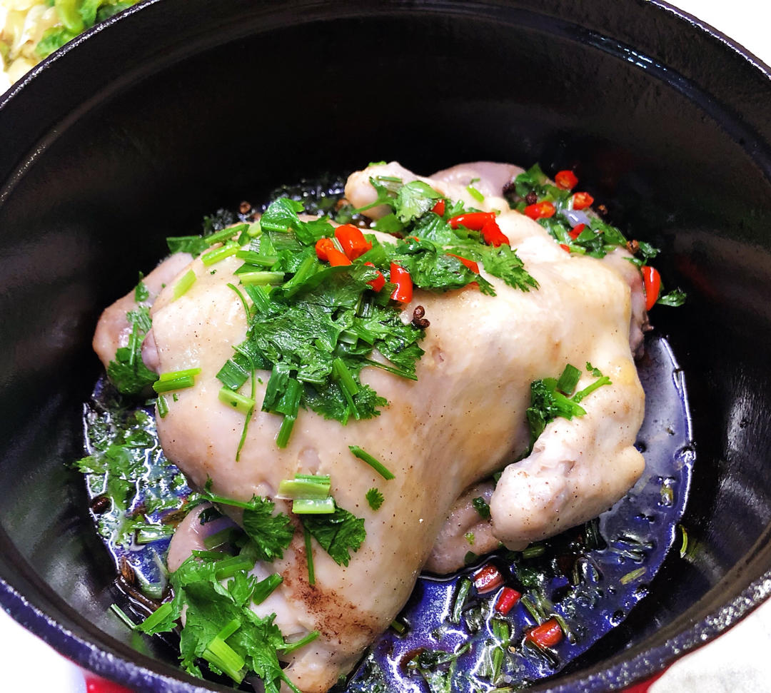 无水葱油童子鸡一一转自微博菜谱（Le Creuset铸铁炖锅）