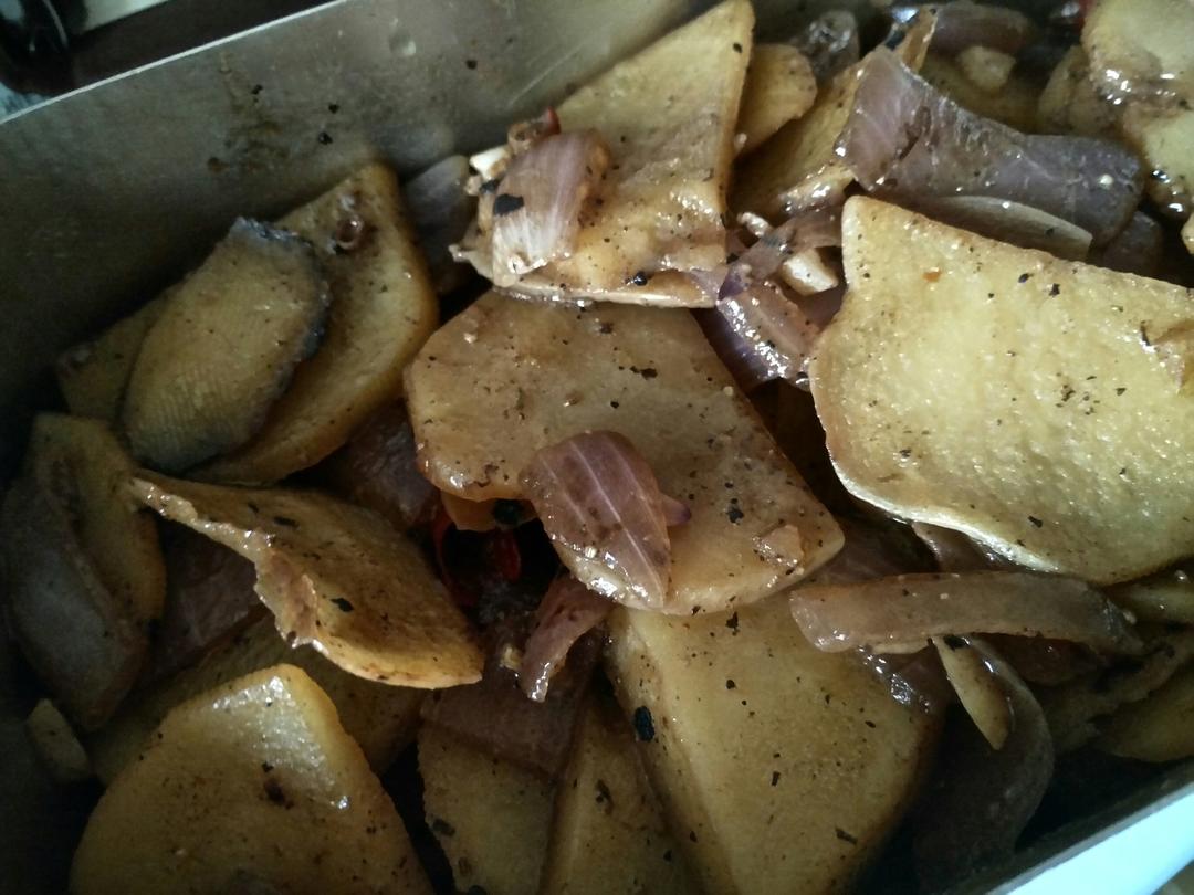 边吃边流泪的「孜然土豆片」