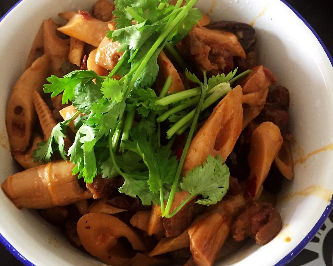 家常笋子烧牛肉的做法