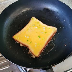 快手早餐-超软嫩的鸡蛋煎吐司的做法 步骤4