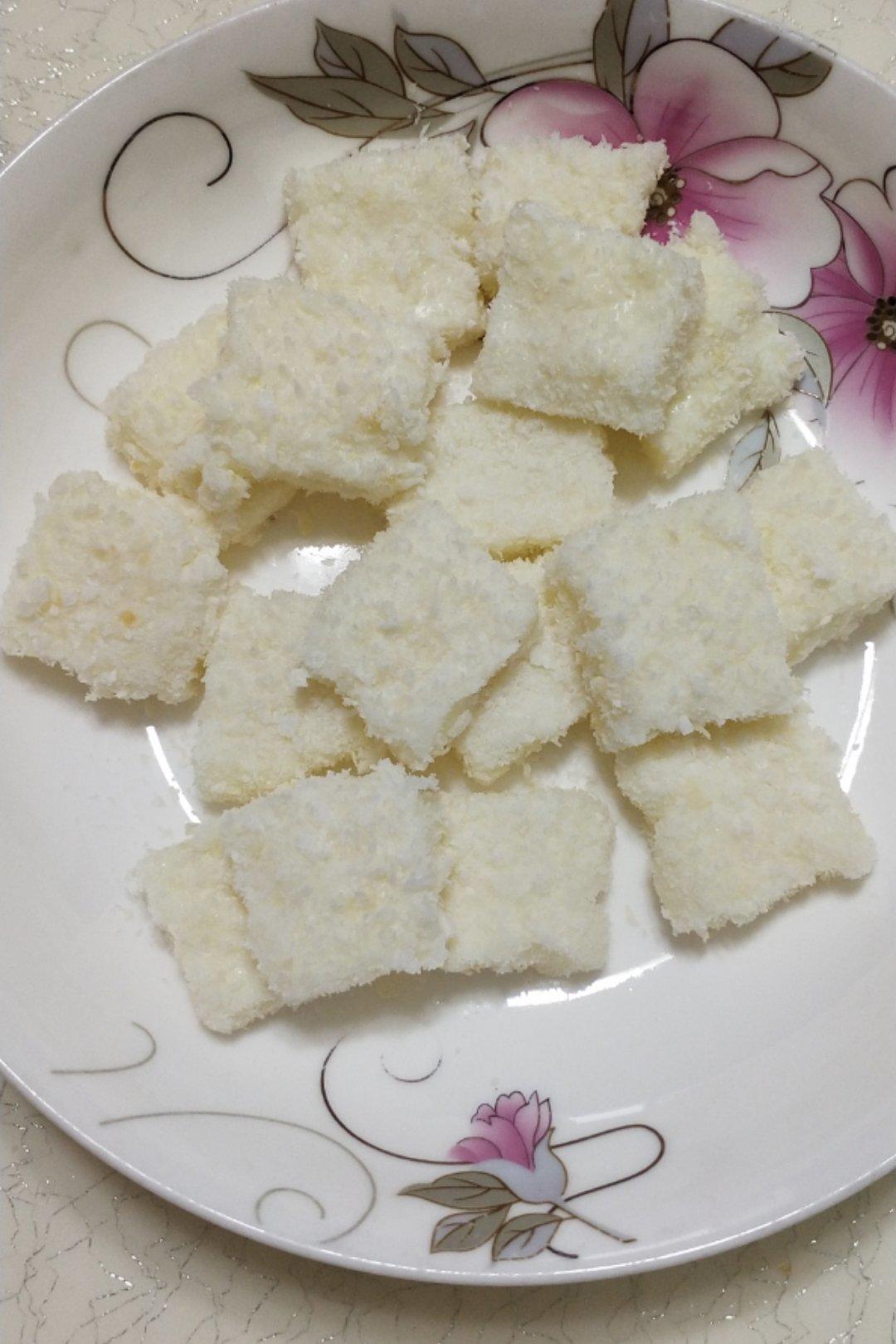 椰丝牛奶小方糕