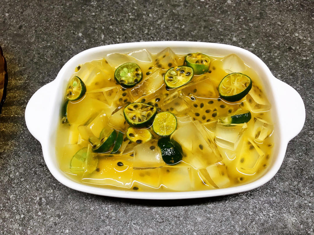 青柠百香果凉粉