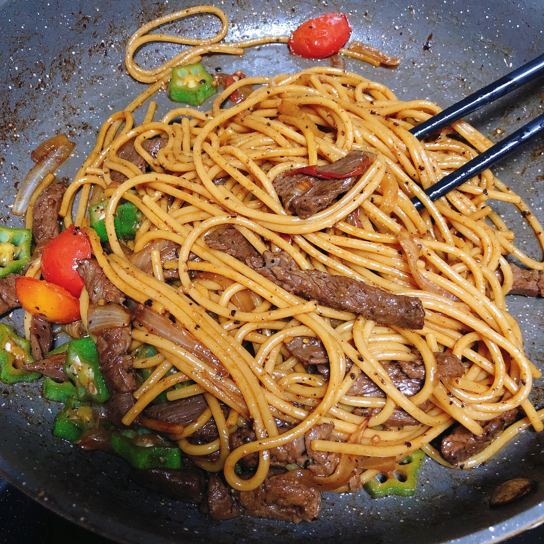 黑椒牛柳炒意面