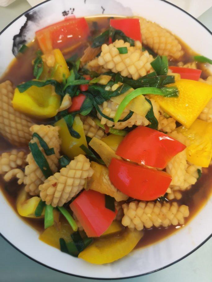 鱿鱼卷爆炒洋葱青辣椒