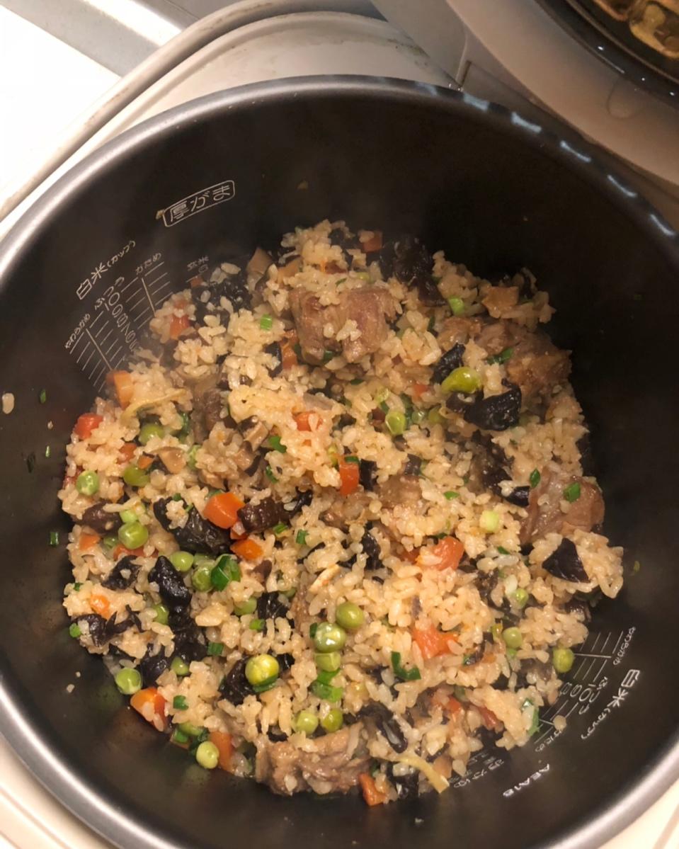喷香排骨焖饭（爆好吃）