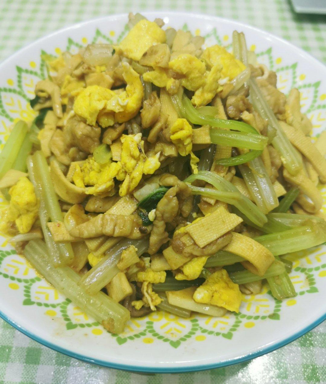 芹菜木耳炒肉丝