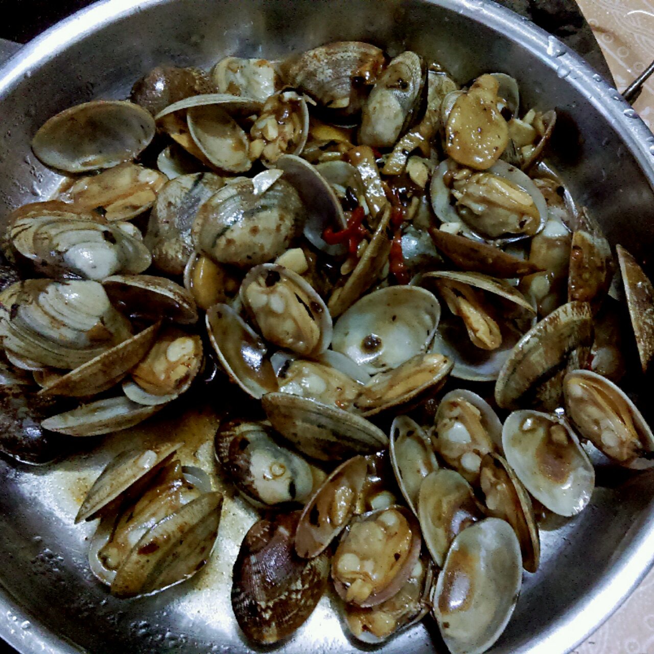 蒜香炒花甲