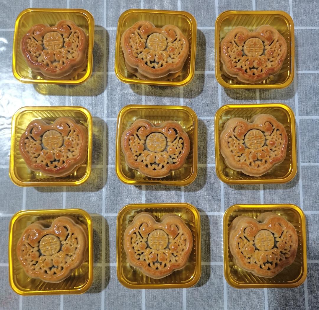 广式莲蓉蛋黄月饼/久吃不厌的经典组合