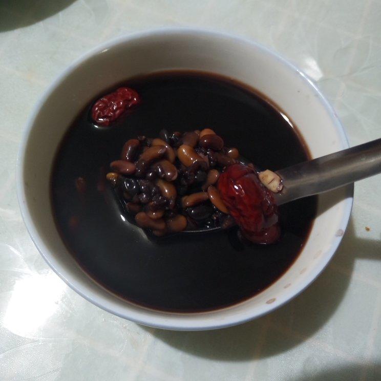 黑豆黑米红枣粥