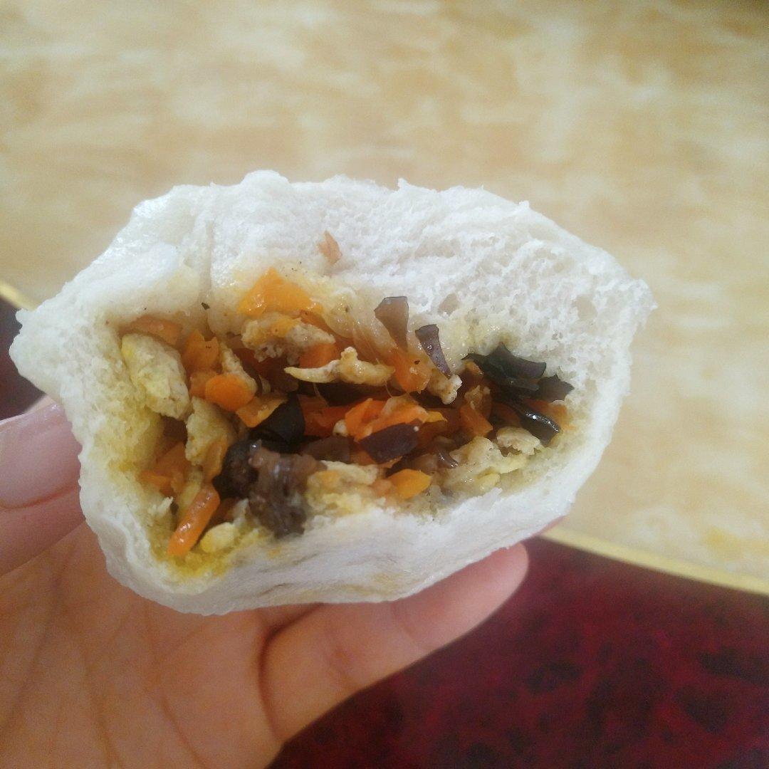 胡萝卜木耳鸡蛋素包子