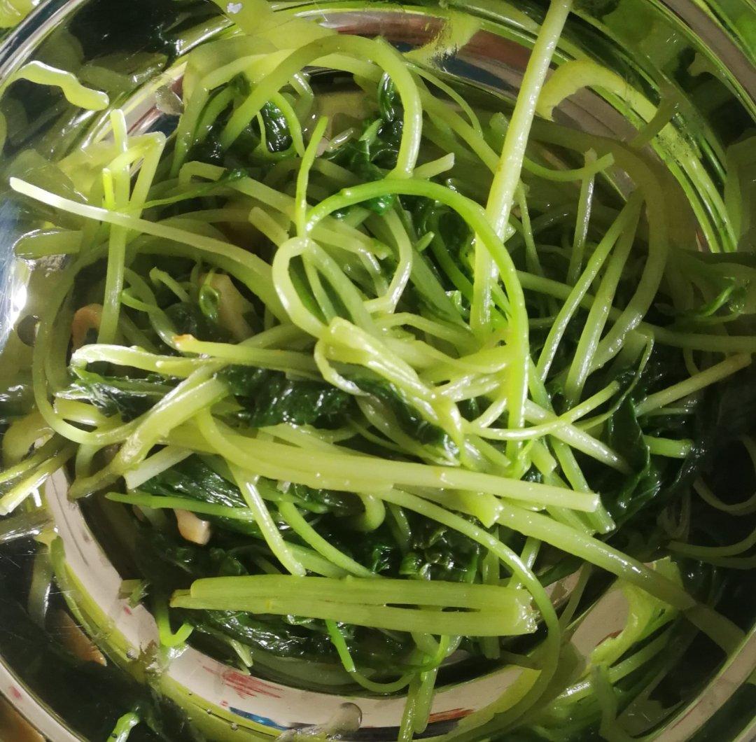 时令家常菜：青炒苋菜