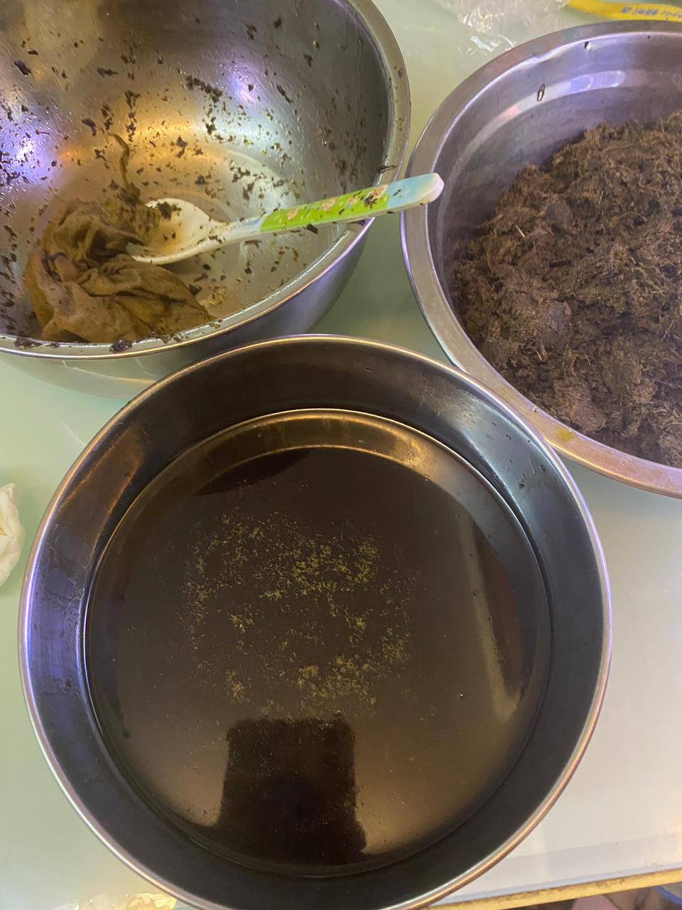 浓郁的艾草薄荷膏