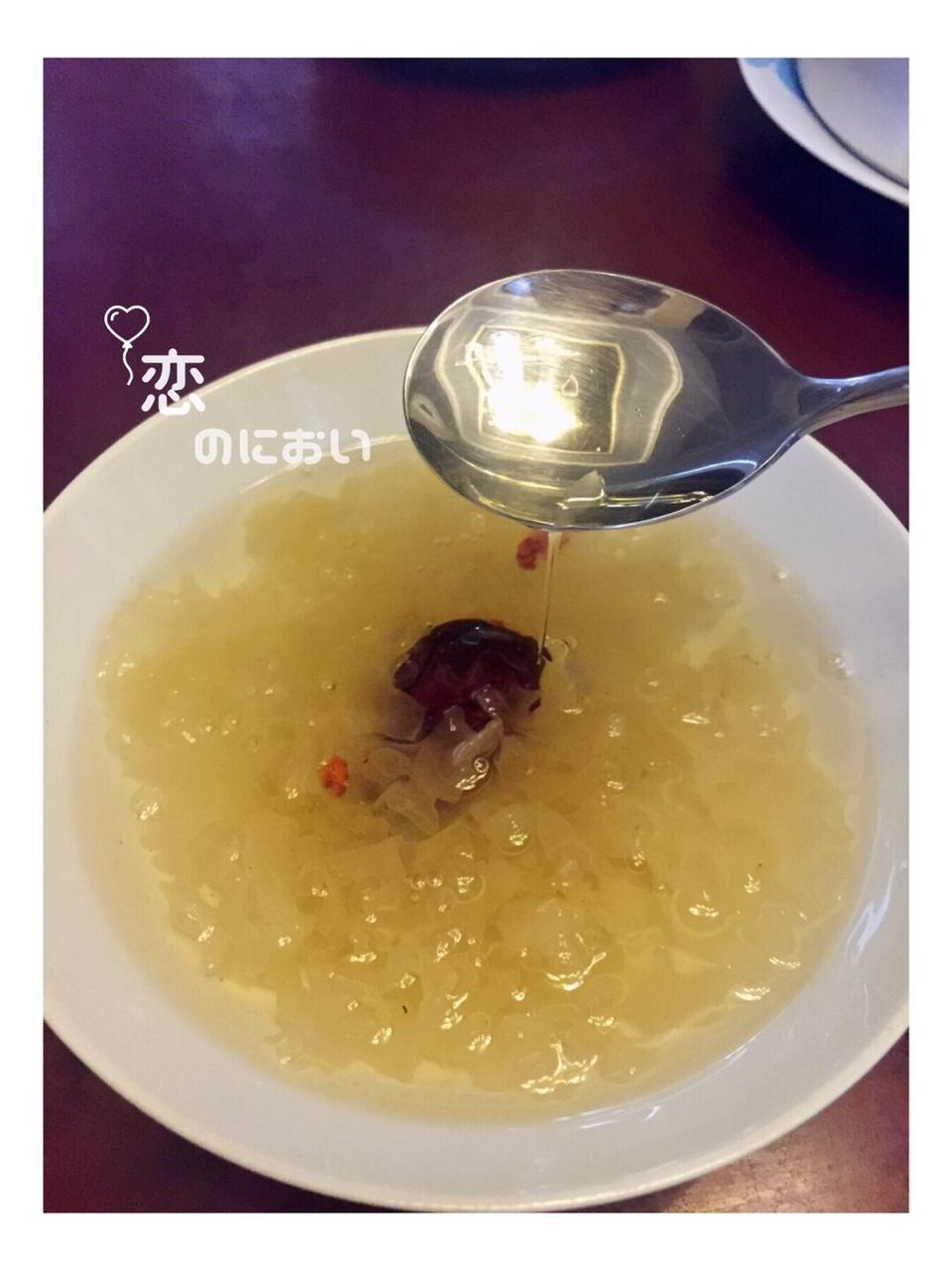 冰糖银耳红枣汤