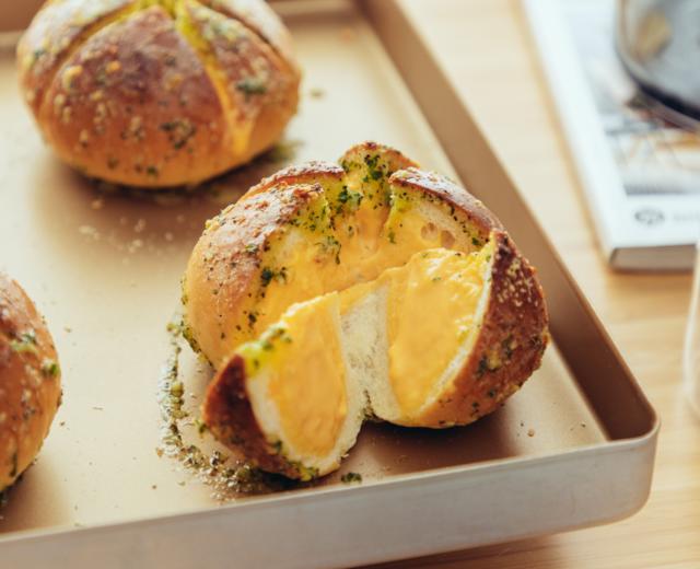 《Tinrry+》超级火的蒜香奶酪包，每一步骤超详细的做法