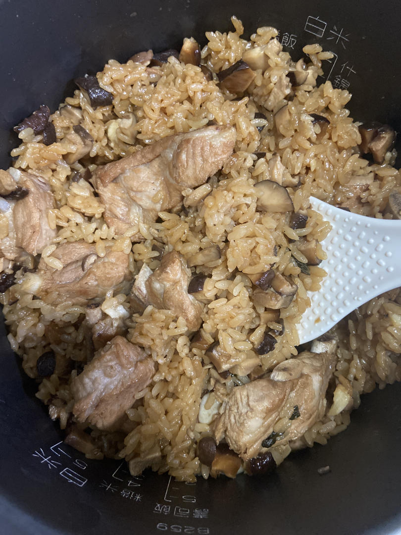 【什锦饭】小土豆香菇肋排焖饭（松下IH电饭煲试用）