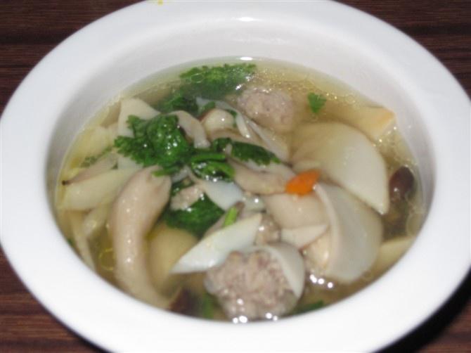 杂蘑汆丸子汤的做法