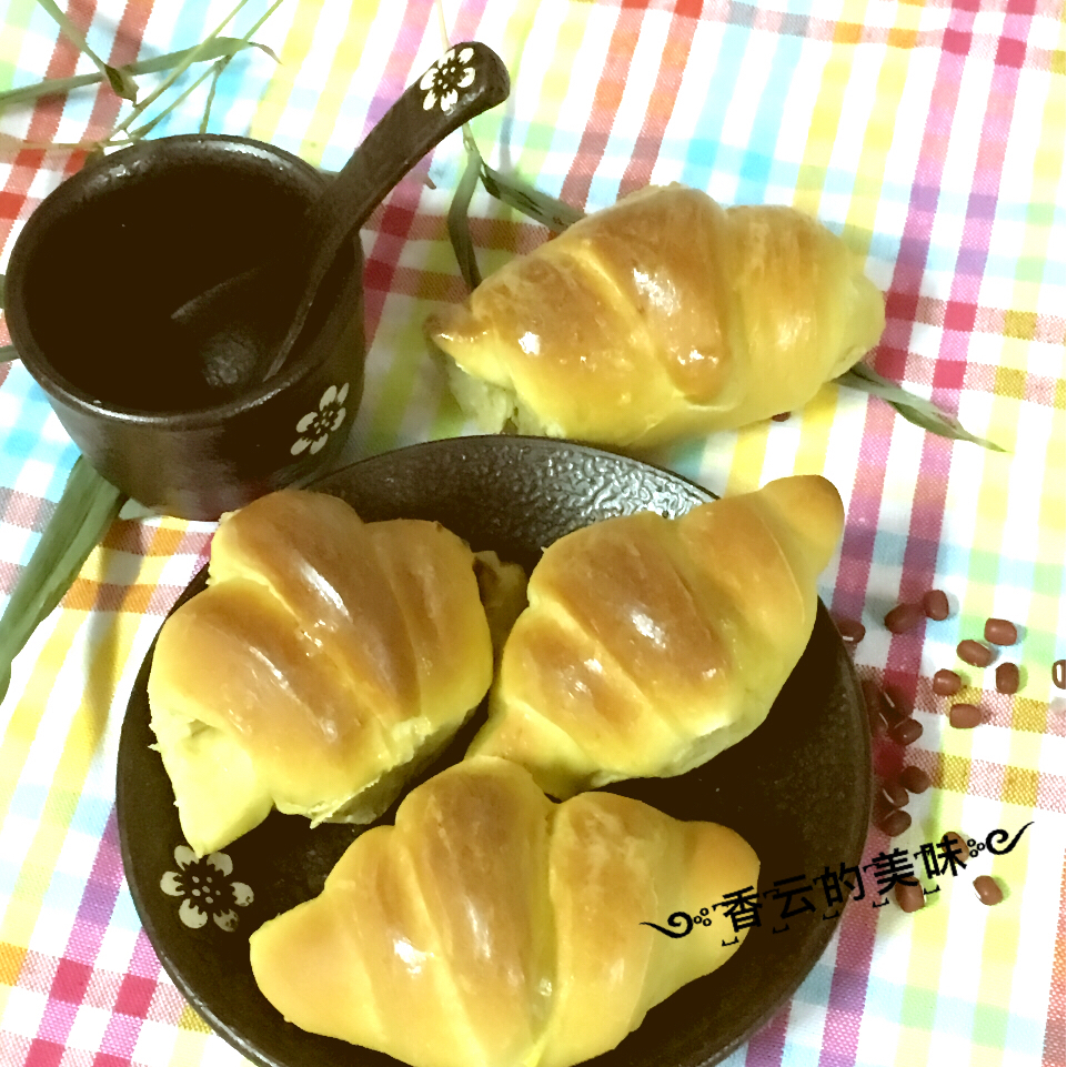 抹茶蜜豆牛角包