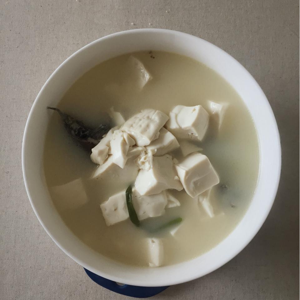 奶白鲫鱼豆腐汤