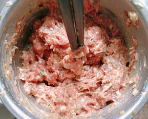 猪肝鲜肉馅锅贴的做法 步骤4