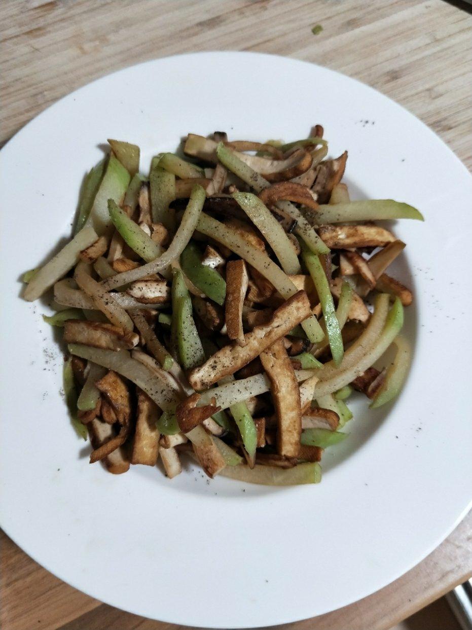 佛手瓜炒豆干杏鲍菇