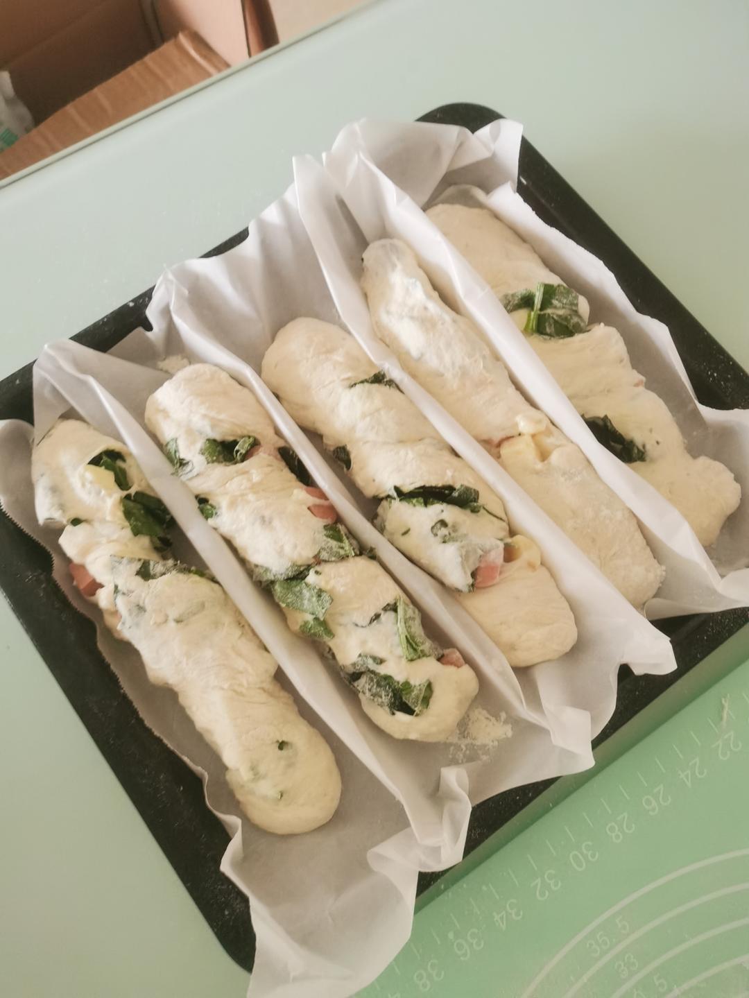 💚腊肠菠菜芝士🧀️🥬
恰巴塔扭扭棒