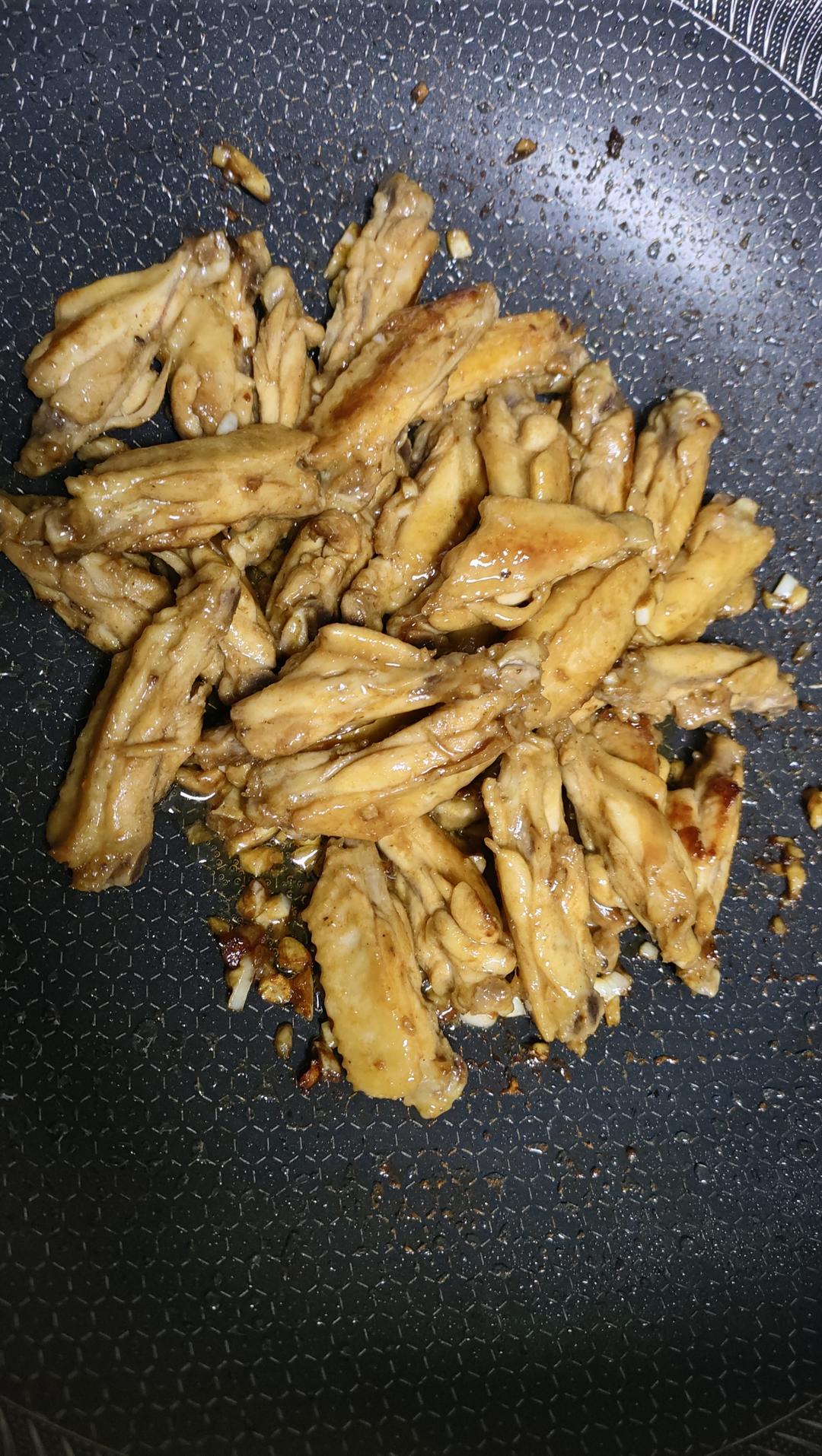蒜香鸡翅，这才是鸡翅最好吃的做法