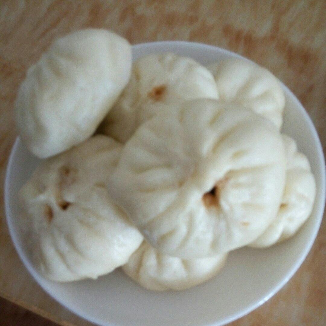 松软多汁的肉包子