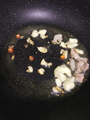 蒜香豌豆尖的做法 步骤2