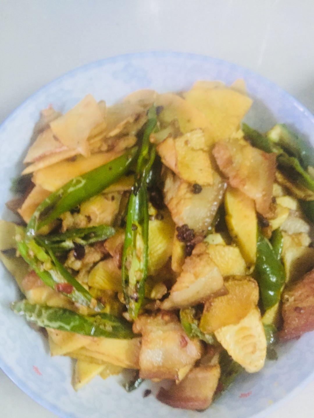 五花肉炒笋片