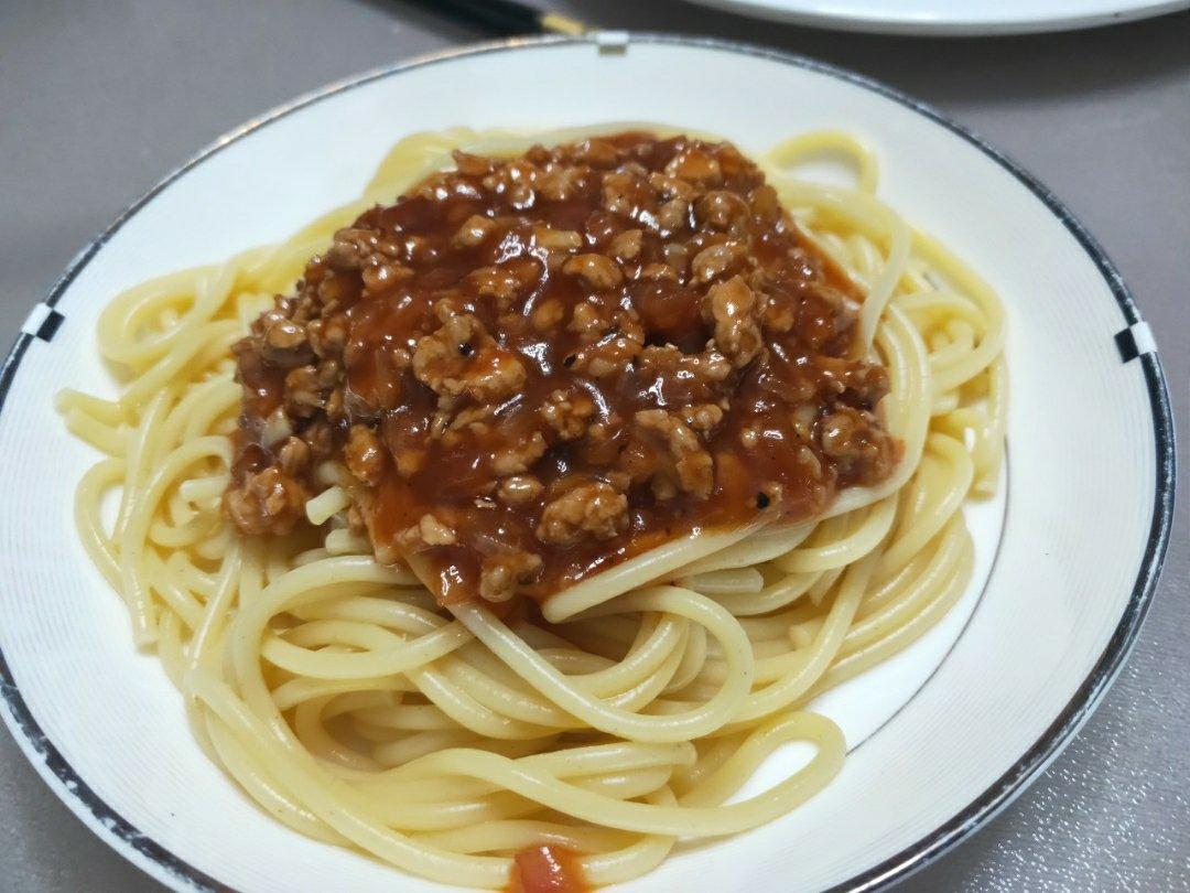 蕃茄蘑菇肉酱意大利面