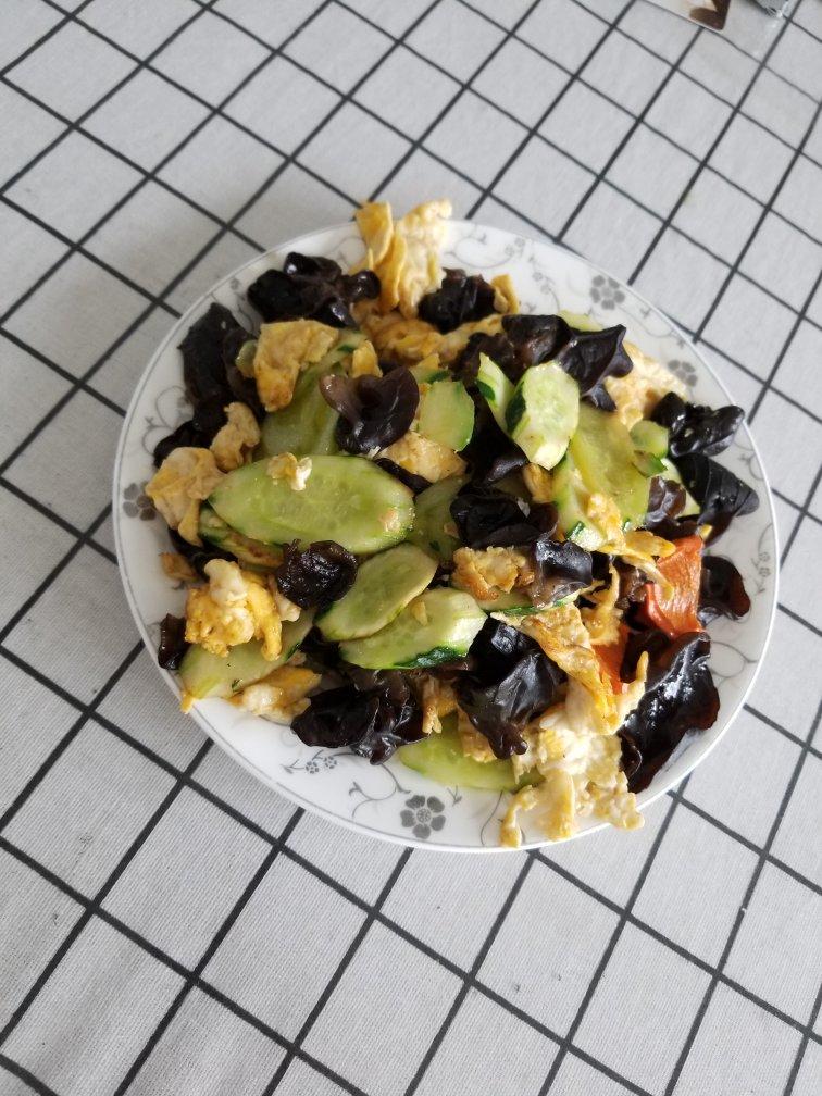 木耳炒鸡蛋 Wood ear Mushrooms with Egg