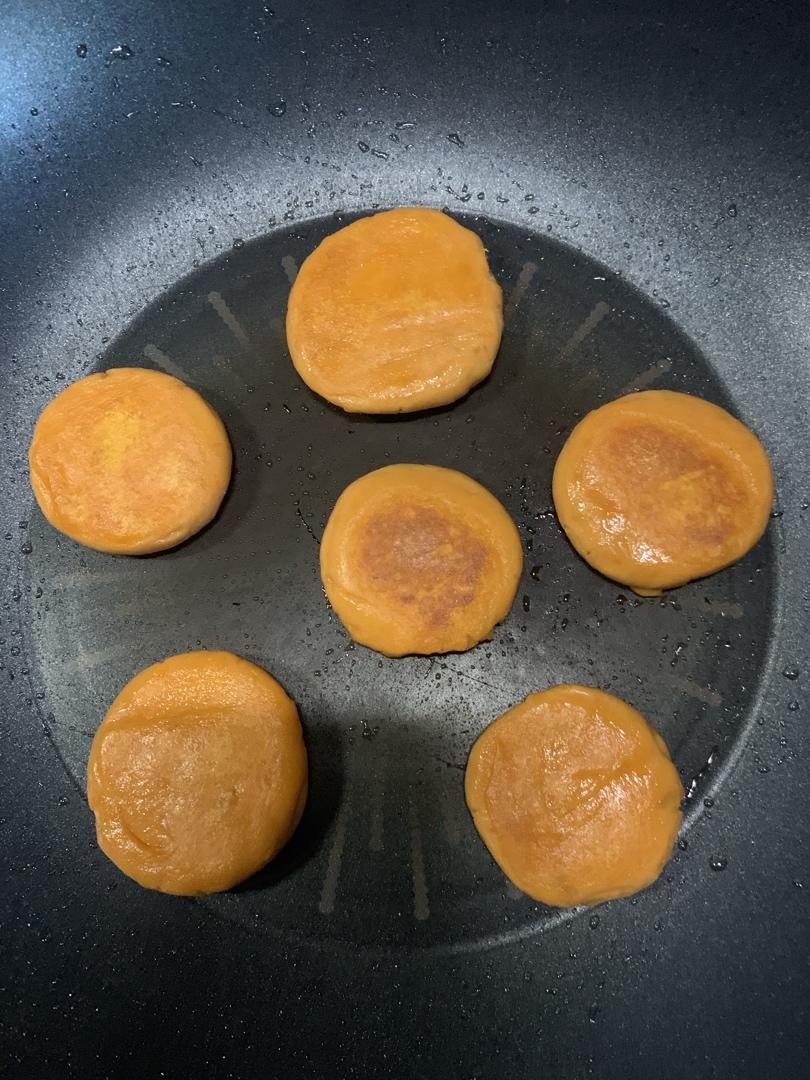 不开裂，隔夜也不会变硬的红薯饼