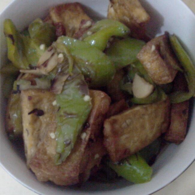 青椒炒煎豆腐的做法