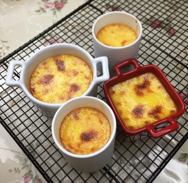 Crèmebrulée。法式烤布雷。焦糖布丁。