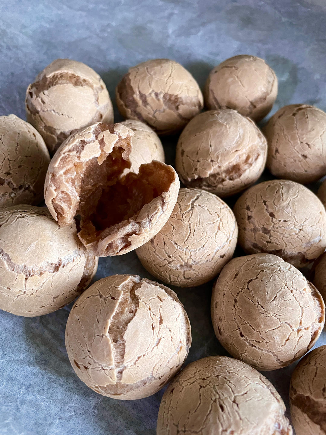 1泡芙（小泡芙、手掌大泡芙、花环泡芙/巴黎布雷斯特泡芙、闪电泡芙）2吉事果3麻薯包（恐龙蛋）&藕粉麻薯包4原味脆脆棒、芝士脆脆棒  小贴士附：中式泡芙糖沙翁——西式美食（三）