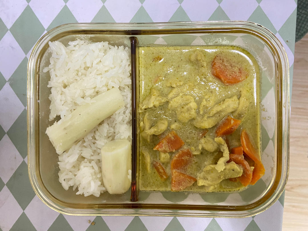 泰式绿咖喱鸡肉 Gaeng Keow Wann แกงเขียวหวานไก่
