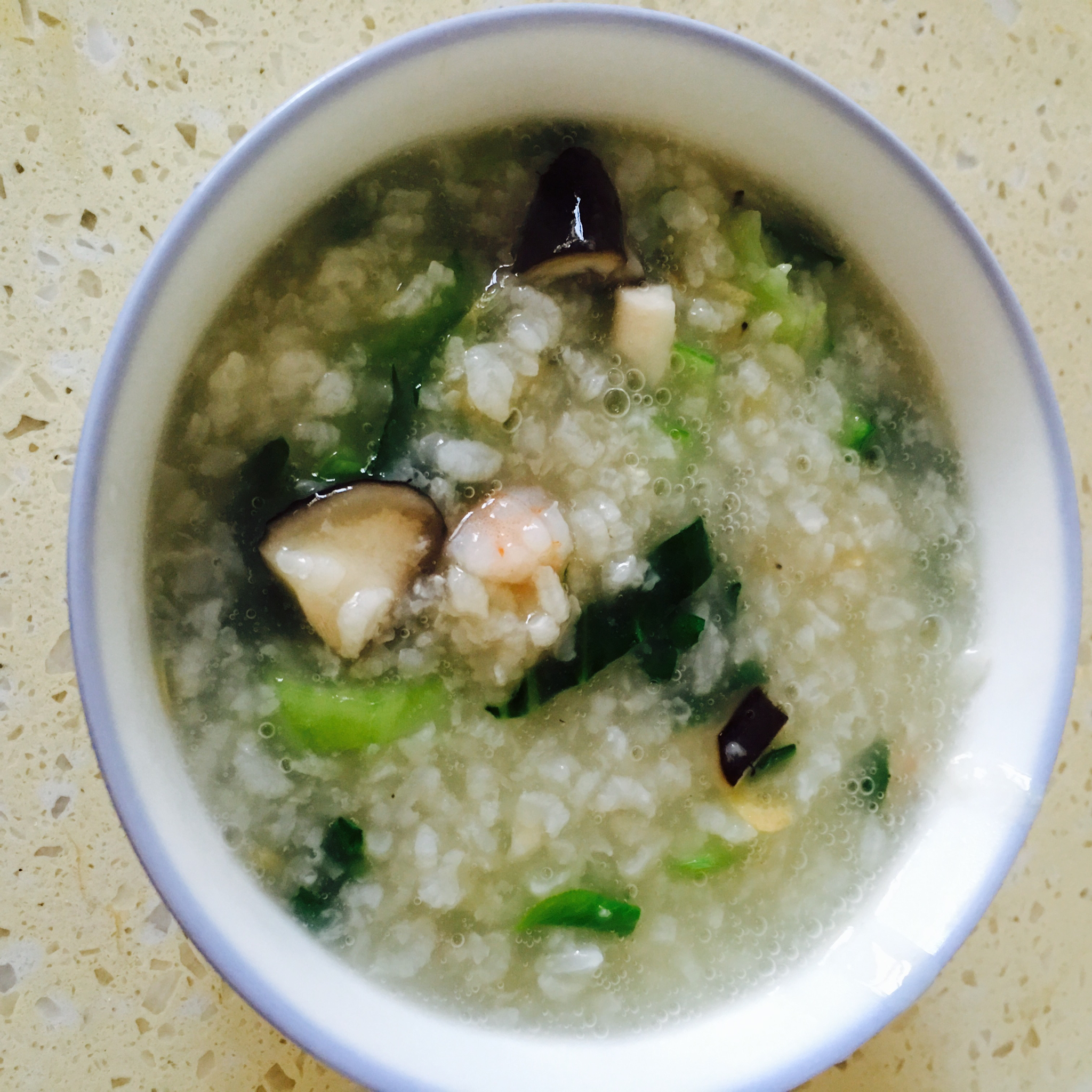 砂锅香菇青菜虾仁粥