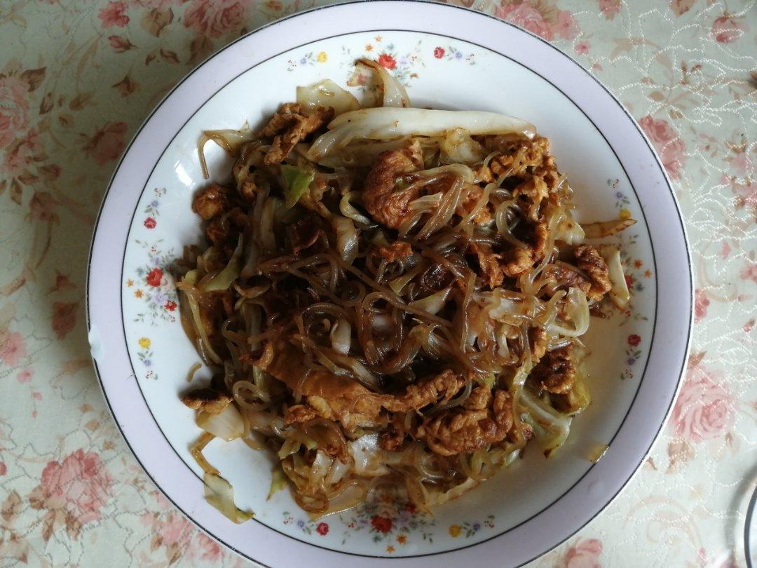 包心菜炒红薯粉丝