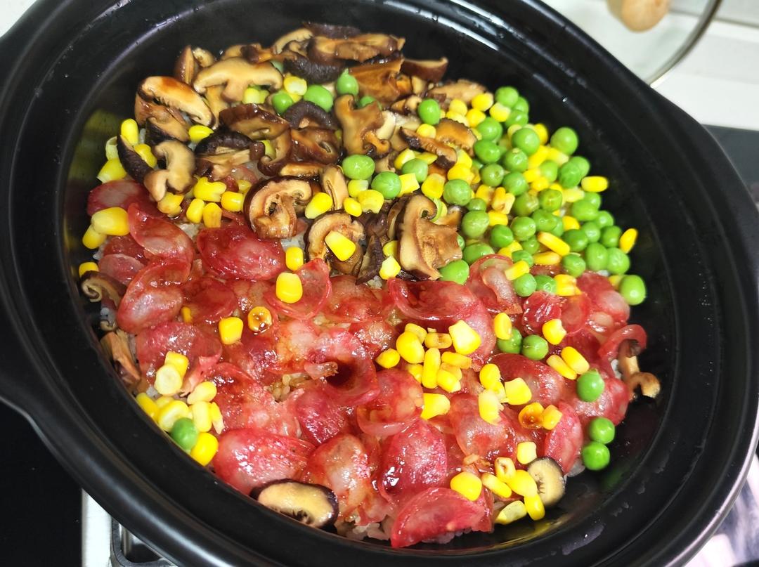广式腊味煲仔饭