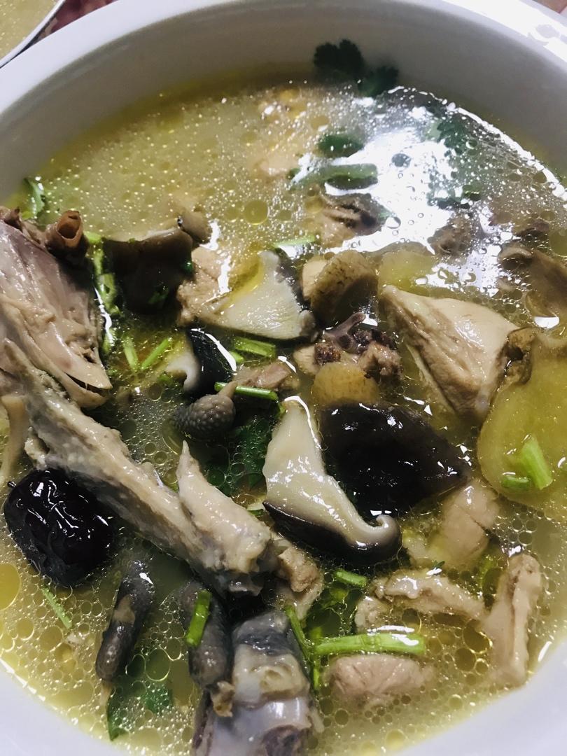 香菇炖鸡汤