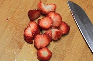 草莓酵素的做法 步骤2