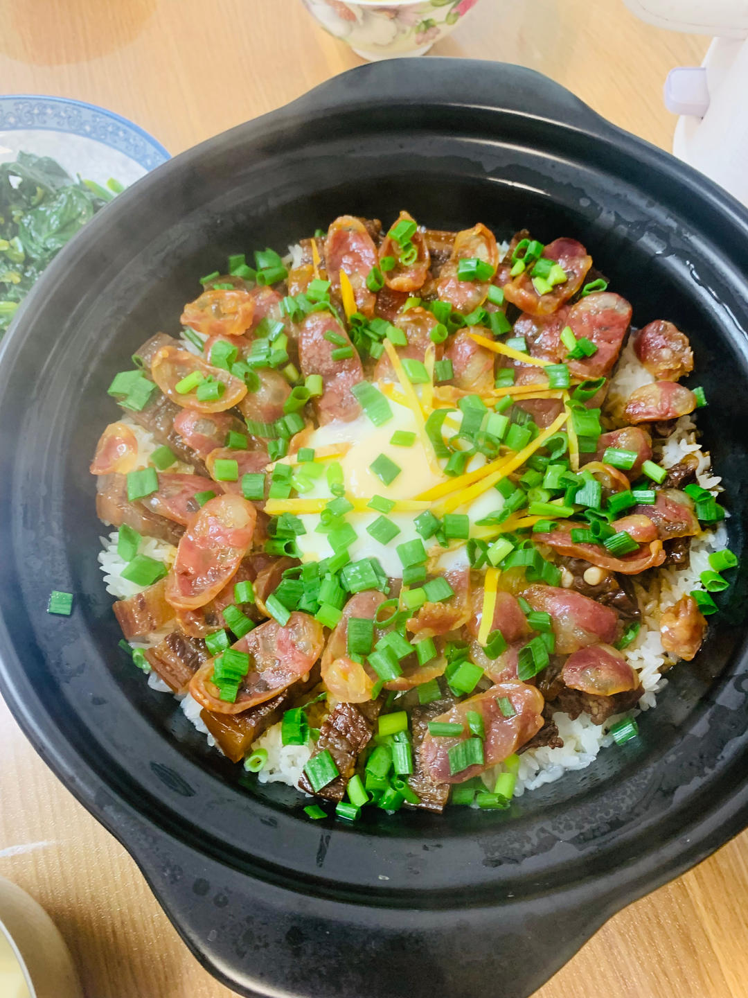 保姆级的「腊味煲仔饭2.0」加强版来了，地道老广味～